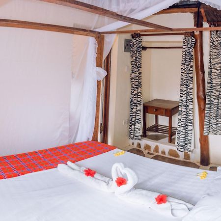 Kijani Cottages In Diani Diani Beach Esterno foto