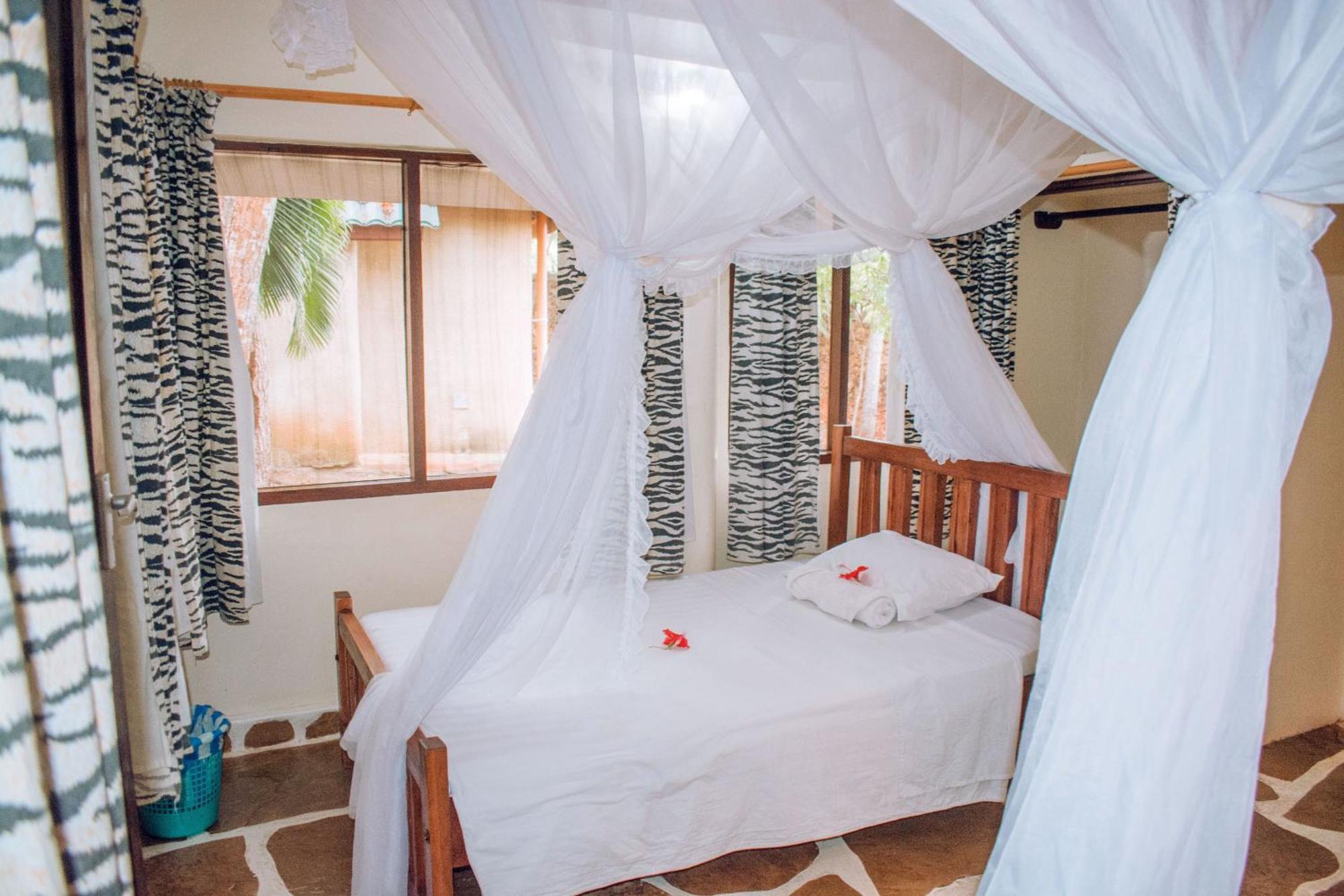 Kijani Cottages In Diani Diani Beach Esterno foto
