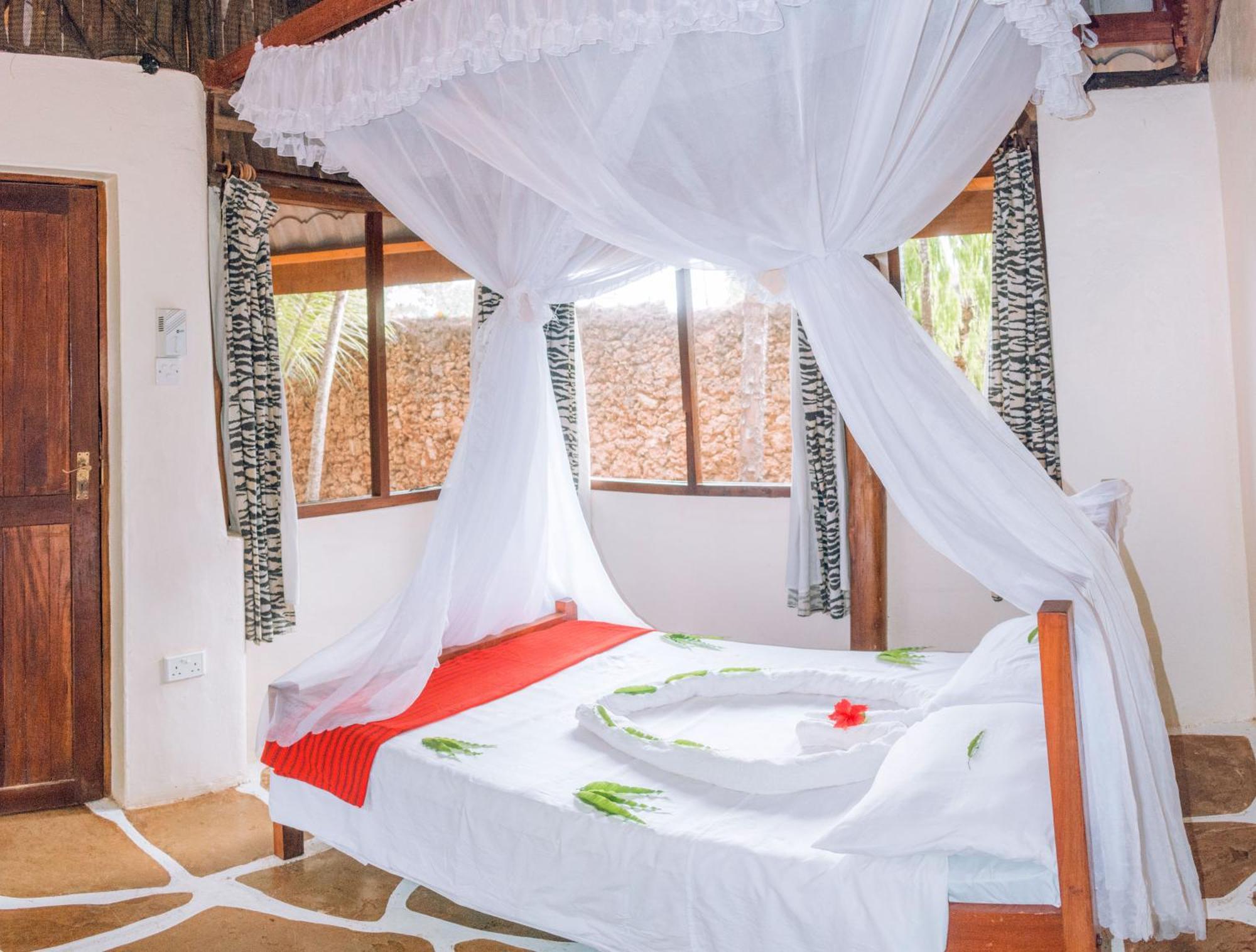 Kijani Cottages In Diani Diani Beach Esterno foto