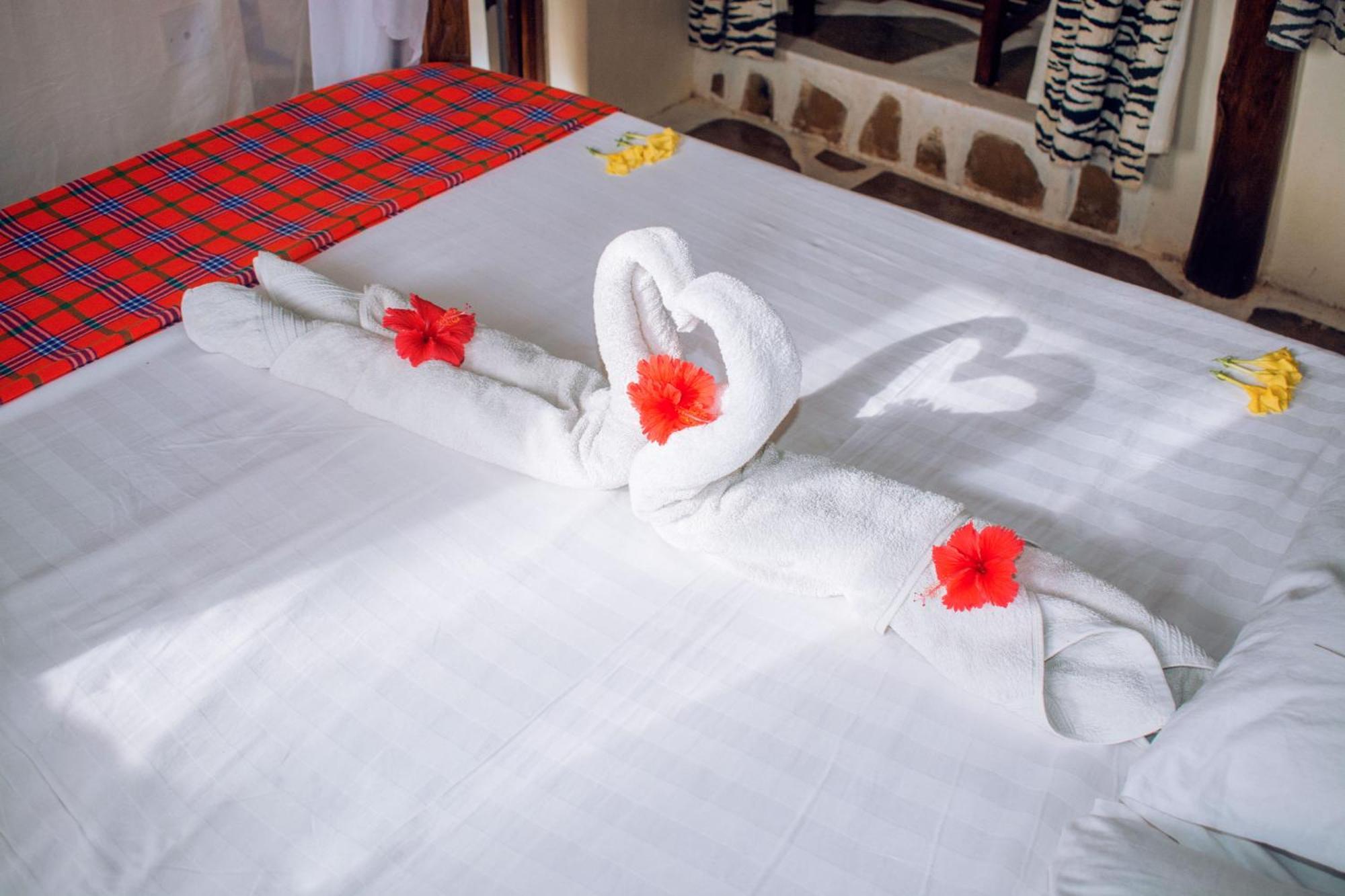 Kijani Cottages In Diani Diani Beach Esterno foto