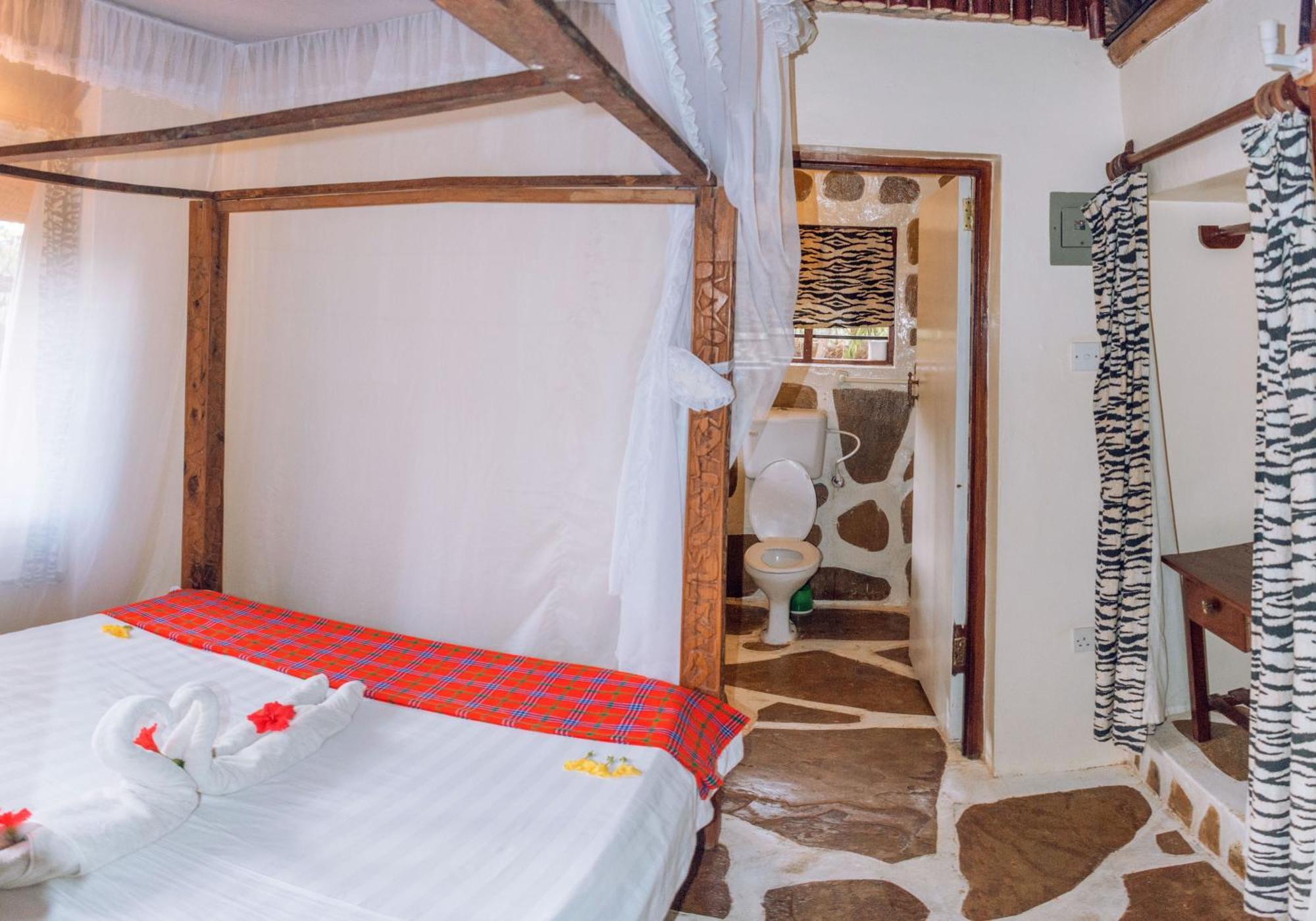 Kijani Cottages In Diani Diani Beach Esterno foto