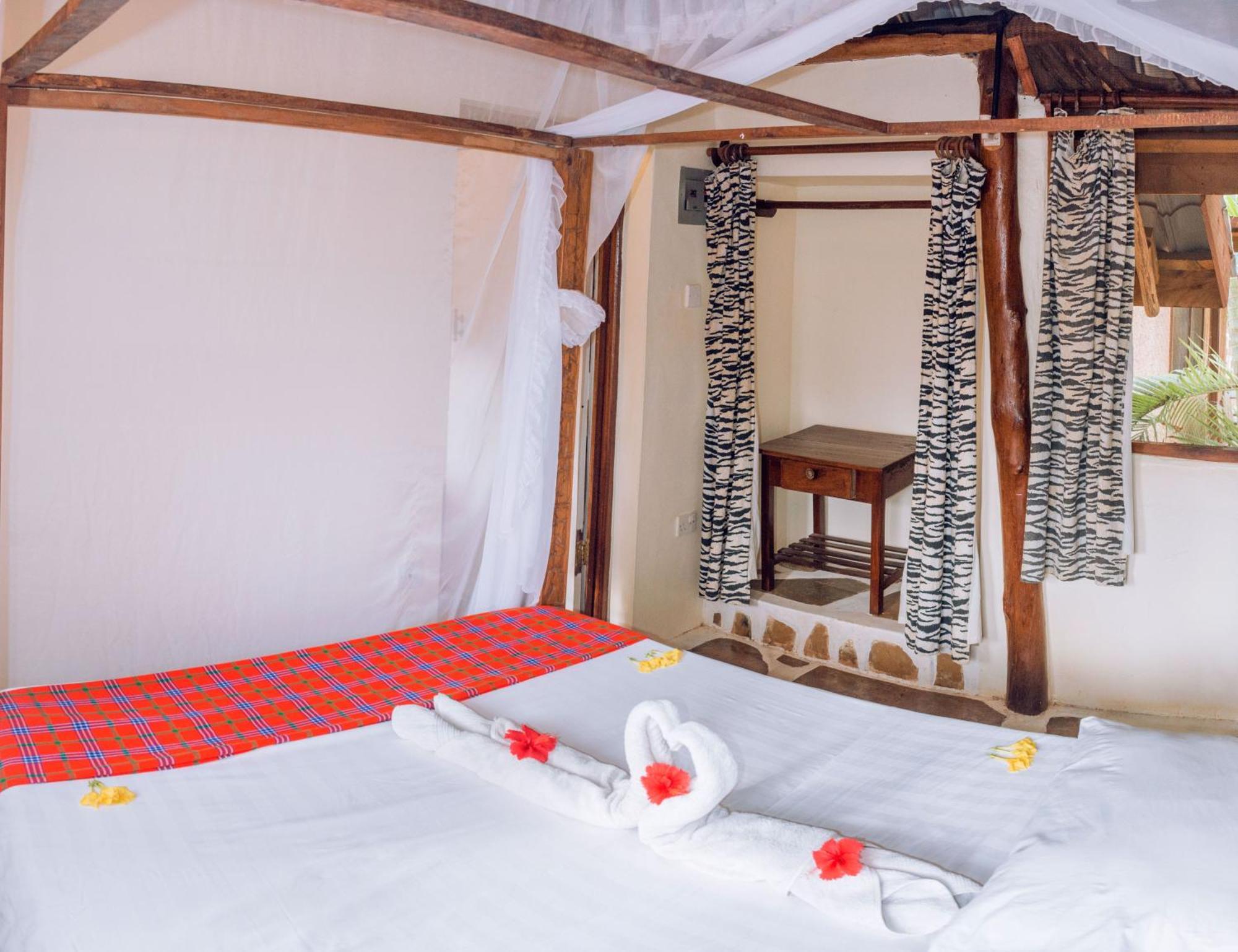 Kijani Cottages In Diani Diani Beach Esterno foto