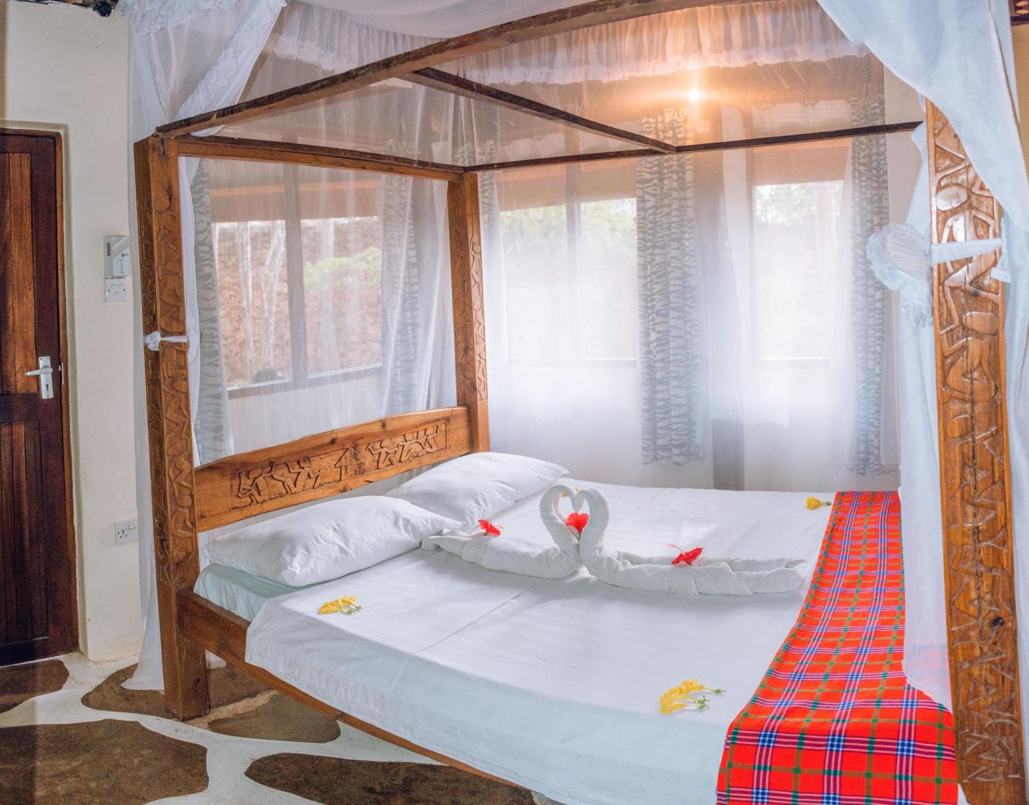 Kijani Cottages In Diani Diani Beach Esterno foto