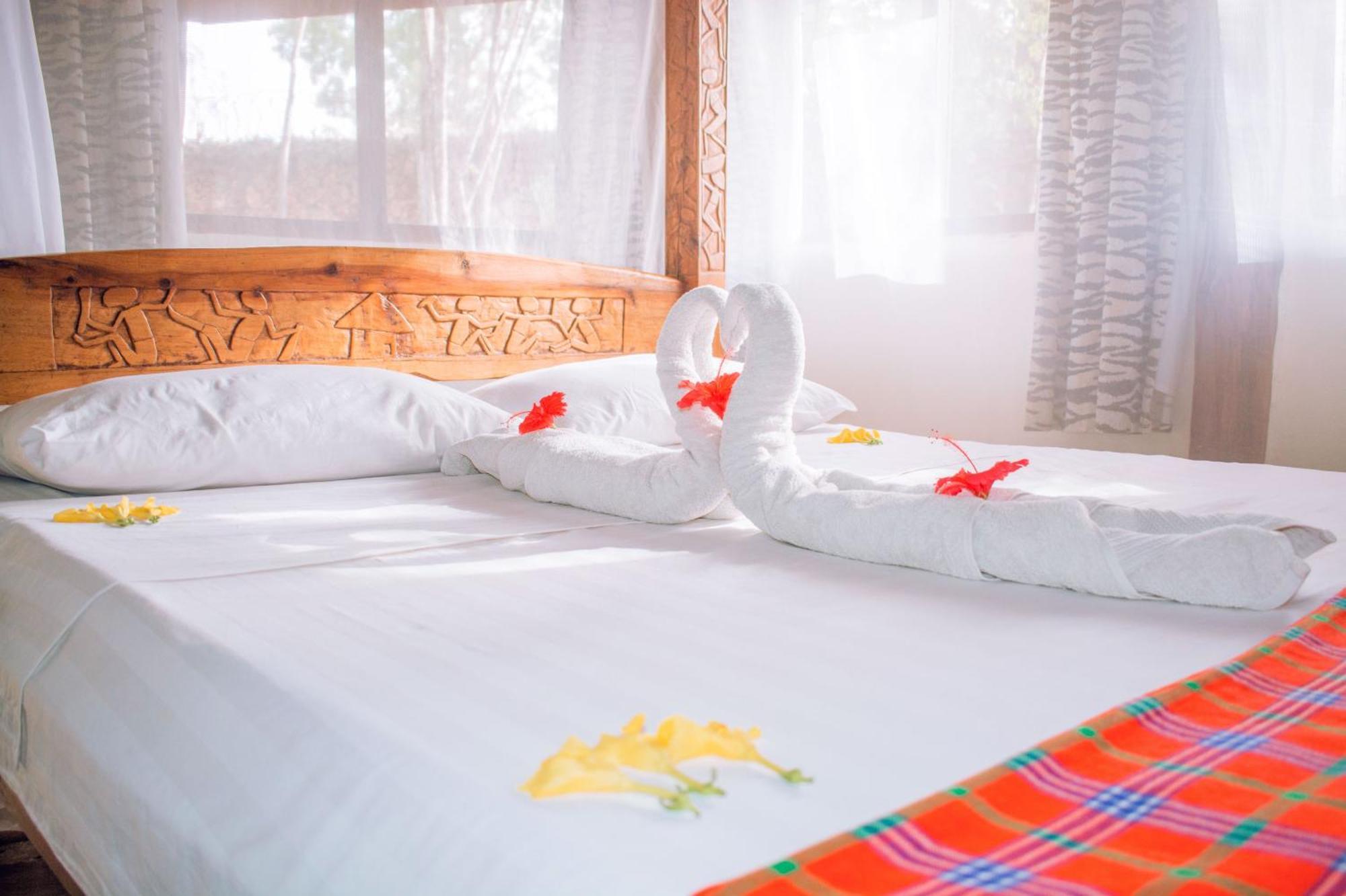 Kijani Cottages In Diani Diani Beach Esterno foto